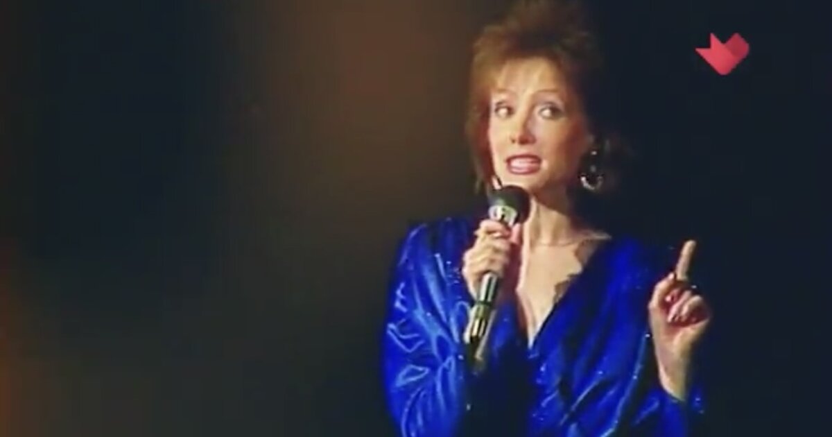 На тепловозе музыка играла. На теплоходе музыка играет исполнительница. Ольга зарубина 80-е. Песня на теплоходе музыка играет. На теплоходе музыка играет картинки.